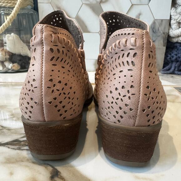 Not Rated Girl's Pink Laser Eyelet Vegan Leather Ankle Booties Size 6.5 - Picture 4 of 9
